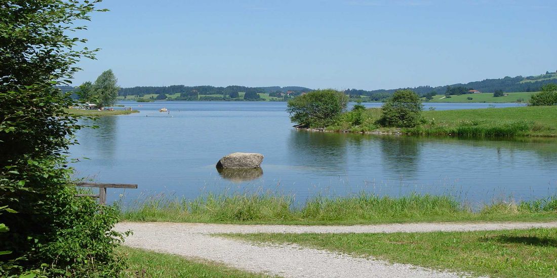 Seminarteilnehmerinnen und -teilnehmer in Moosbach beim Beisammensein